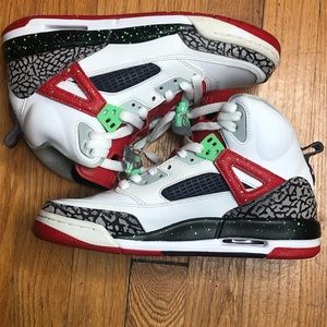 2014 Jordan Spizike BG Poison Green Splatter Edition Size 5.5 Youth 317321-132